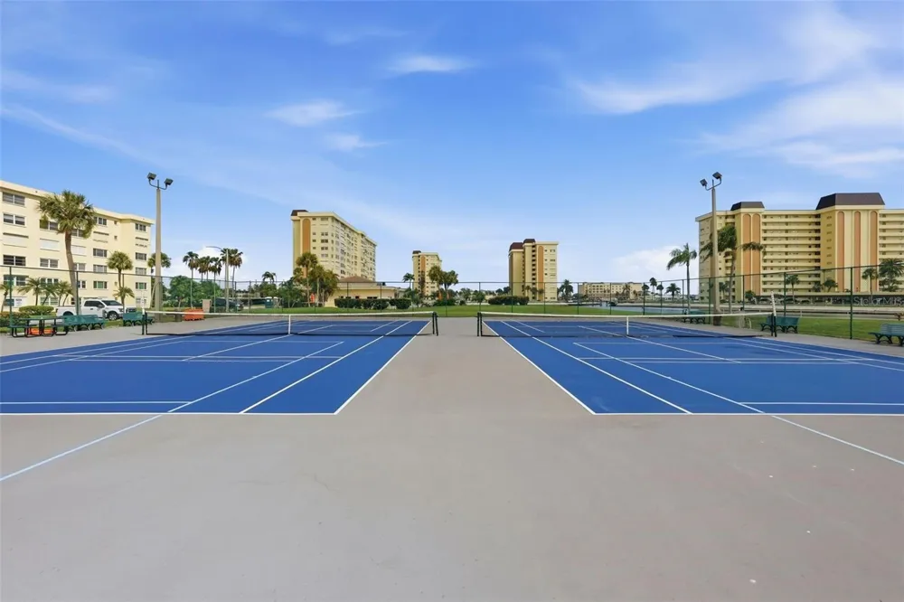 4775 COVE CIRCLE #606 St Petersburg, FL 33708