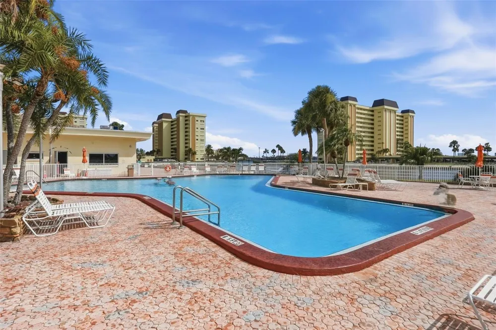 4775 COVE CIRCLE #606 St Petersburg, FL 33708