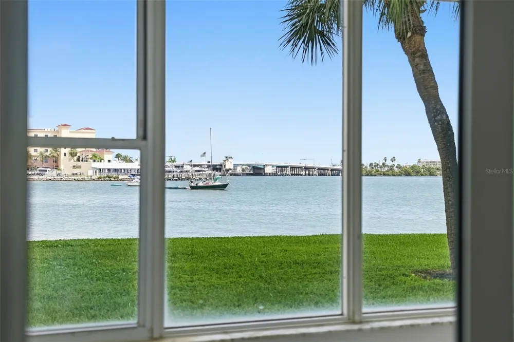 4775 COVE CIRCLE #606 St Petersburg, FL 33708