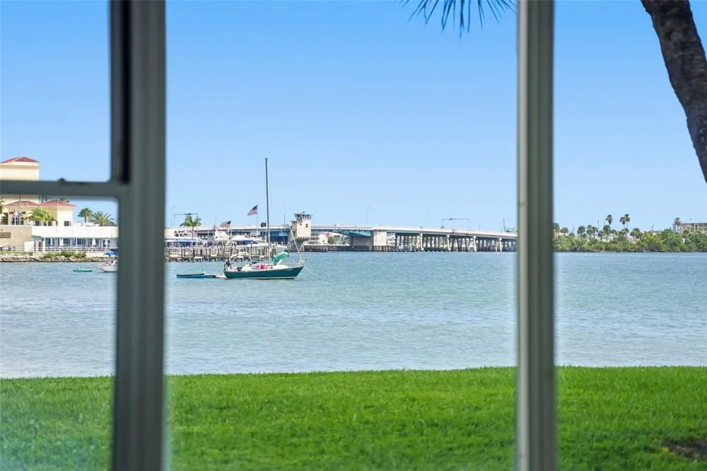 4775 COVE CIRCLE #606 St Petersburg, FL 33708