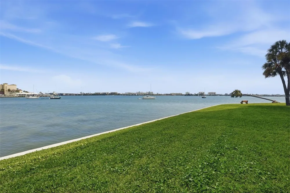 4775 COVE CIRCLE #606 St Petersburg, FL 33708