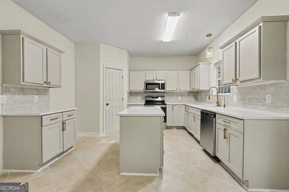 6316 Polar Fox CT South Fulton, GA 30296