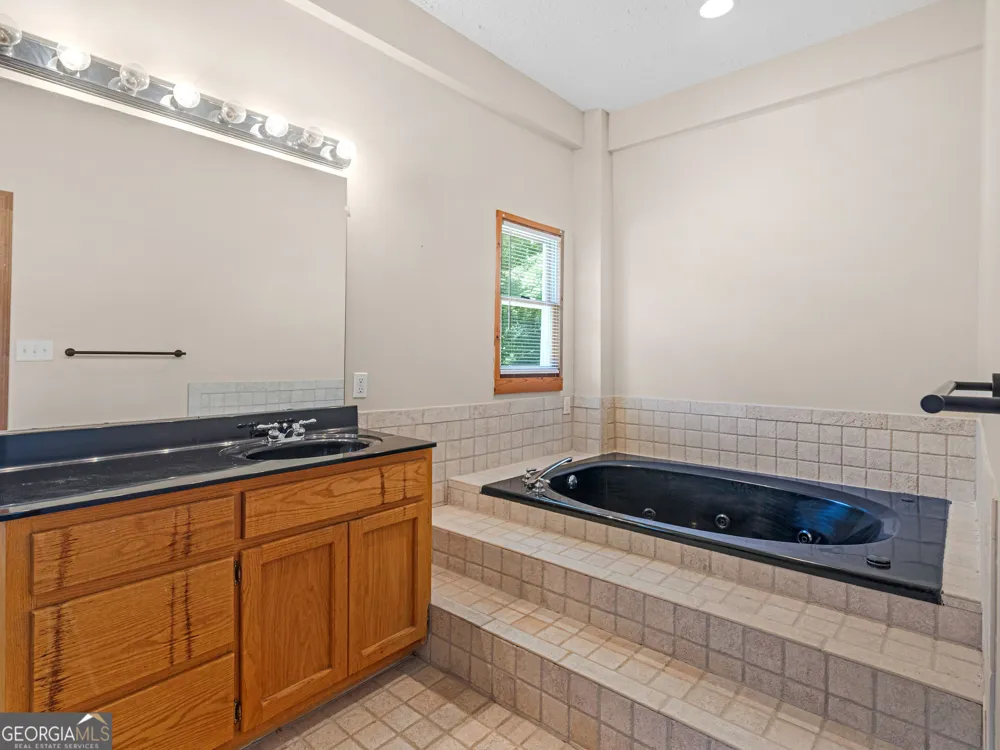 382 Indian Creek RD Locust Grove, GA 30248