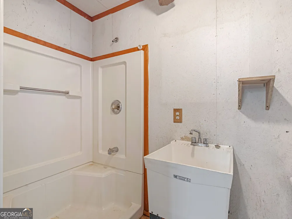 382 Indian Creek RD Locust Grove, GA 30248