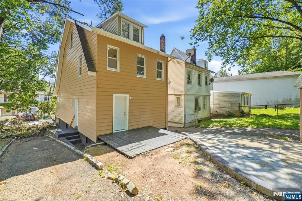 299 Smith Street Newark, NJ 07106