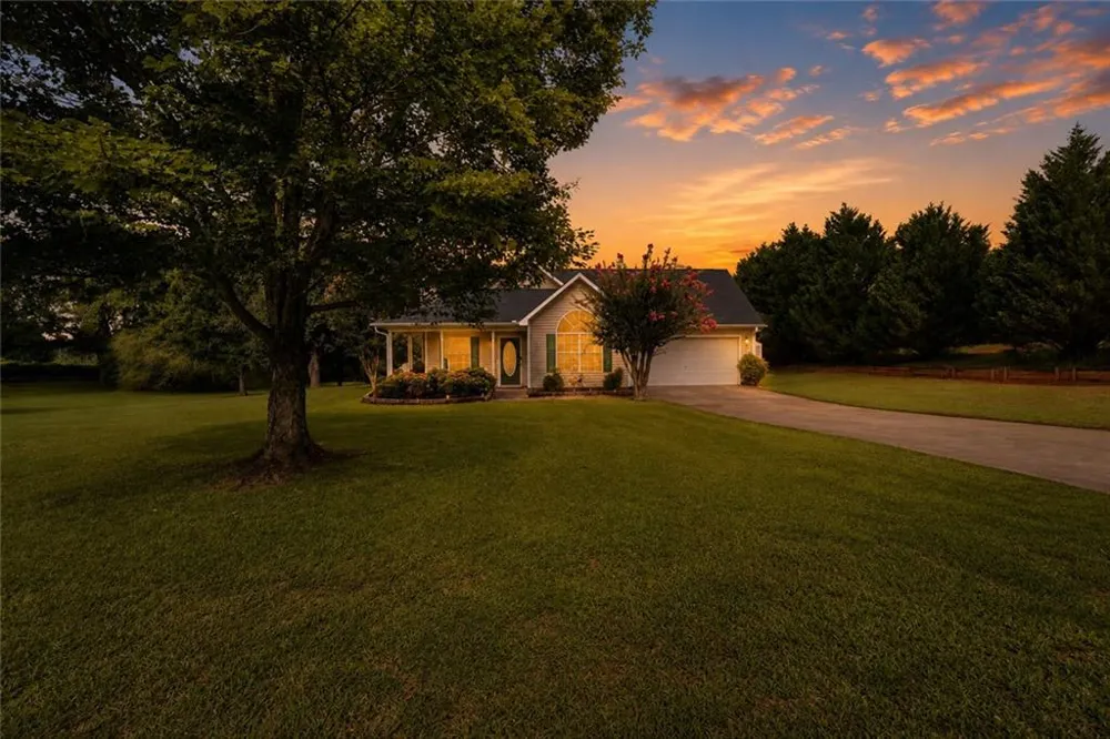 1130 Larkspur Drive Locust Grove, GA 30248