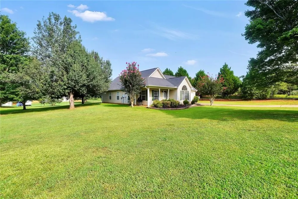 1130 Larkspur Drive Locust Grove, GA 30248