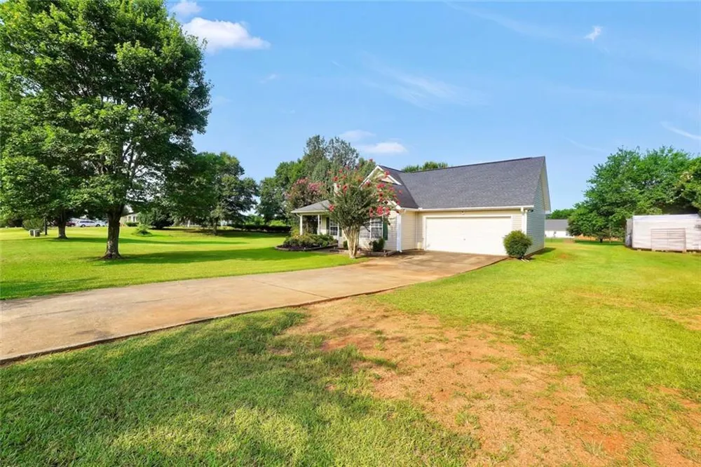 1130 Larkspur Drive Locust Grove, GA 30248