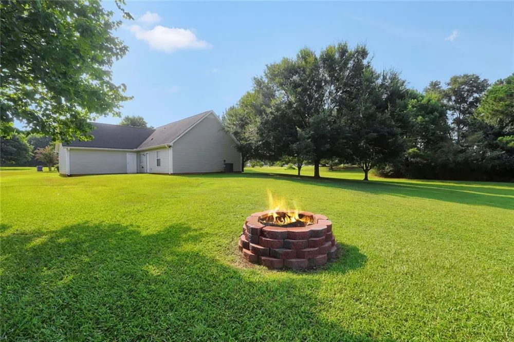 1130 Larkspur Drive Locust Grove, GA 30248