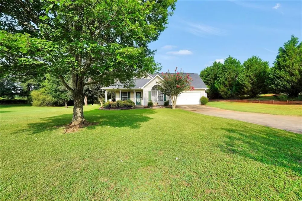 1130 Larkspur Drive Locust Grove, GA 30248