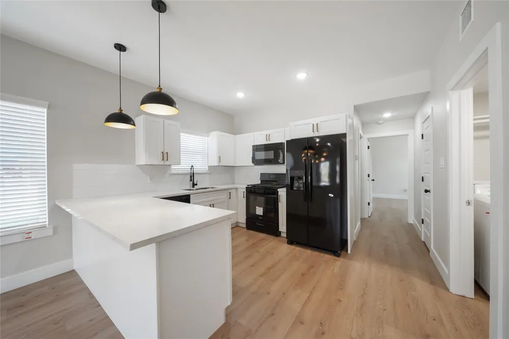 402 E 37th Street #B Houston, TX 77018