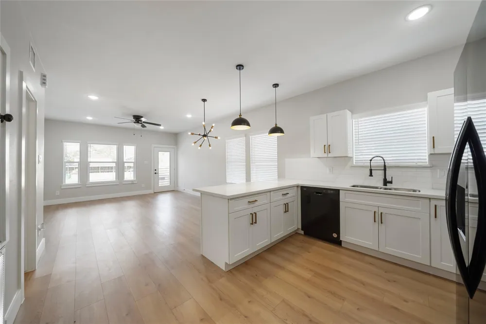 402 E 37th Street #B Houston, TX 77018