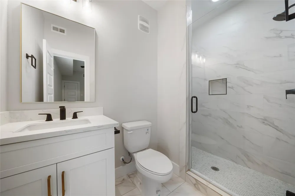 402 E 37th Street #B Houston, TX 77018