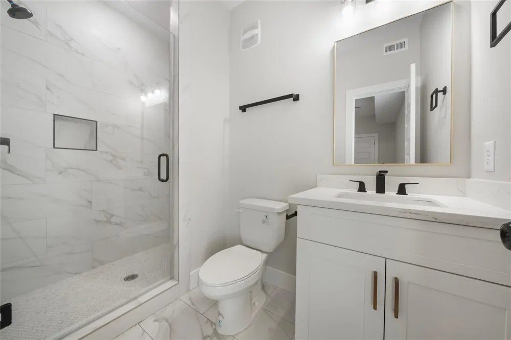 402 E 37th Street #B Houston, TX 77018