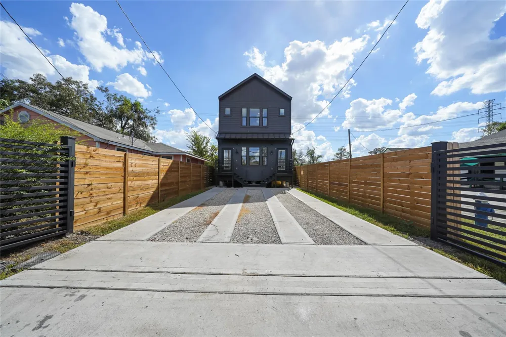 402 E 37th Street #B Houston, TX 77018