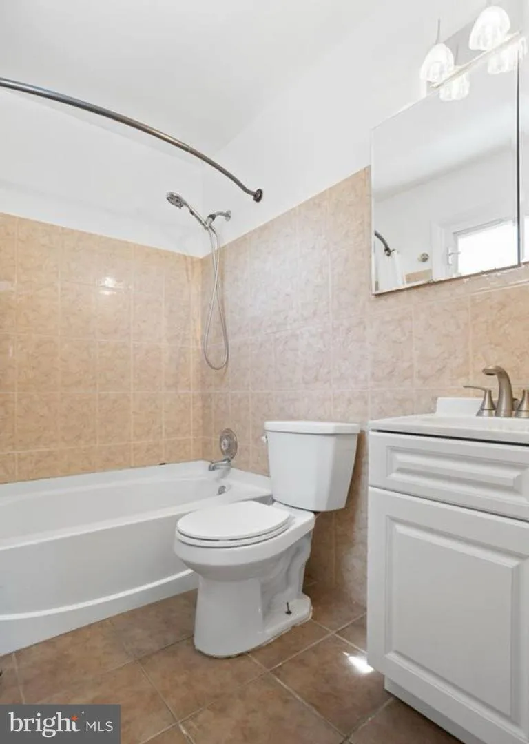 631 S CENTRAL BOULEVARD Broomall, PA 19008