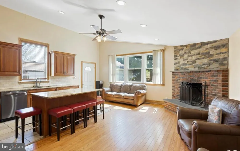 631 S CENTRAL BOULEVARD Broomall, PA 19008