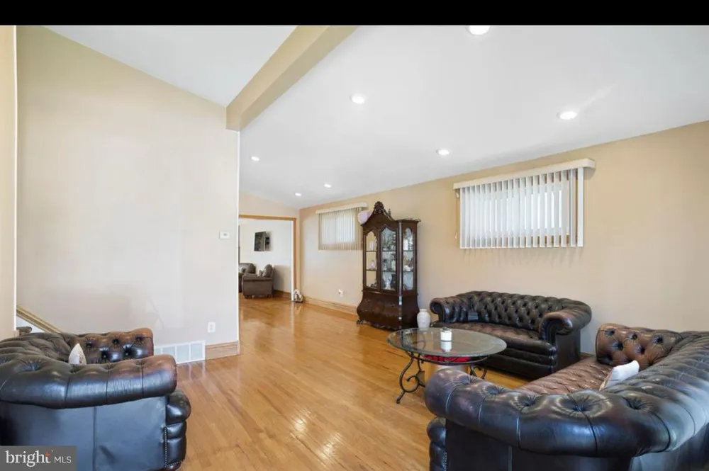 631 S CENTRAL BOULEVARD Broomall, PA 19008