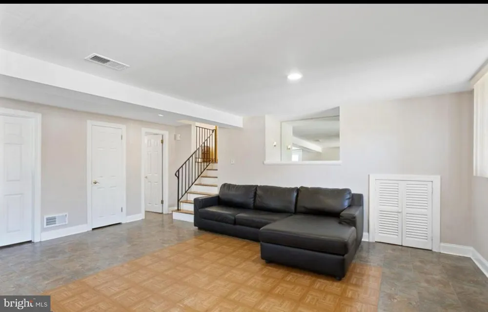 631 S CENTRAL BOULEVARD Broomall, PA 19008