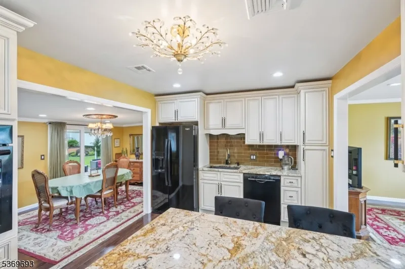 20 Leonard Ter Wayne, NJ 07470