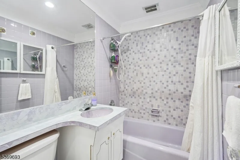 20 Leonard Ter Wayne, NJ 07470