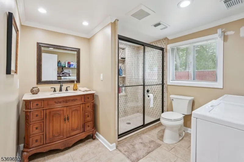 20 Leonard Ter Wayne, NJ 07470