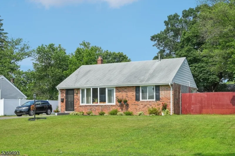 20 Leonard Ter Wayne, NJ 07470