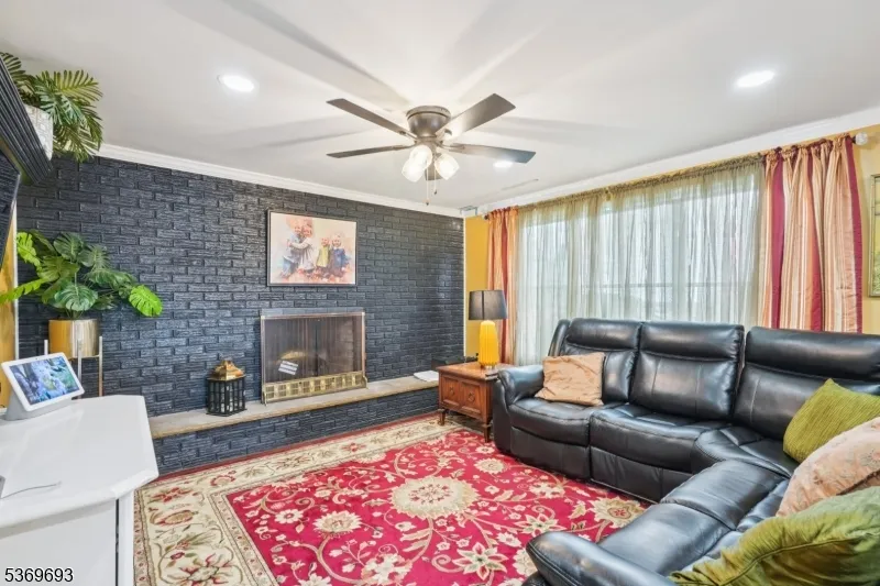 20 Leonard Ter Wayne, NJ 07470