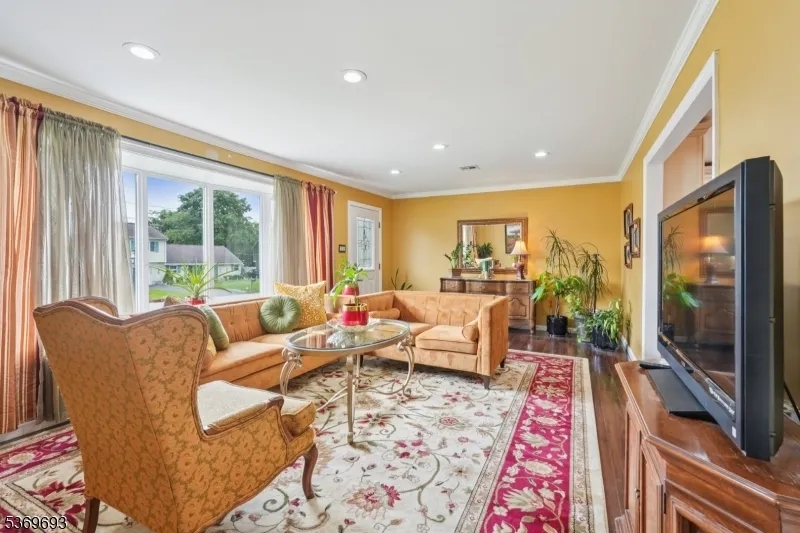 20 Leonard Ter Wayne, NJ 07470