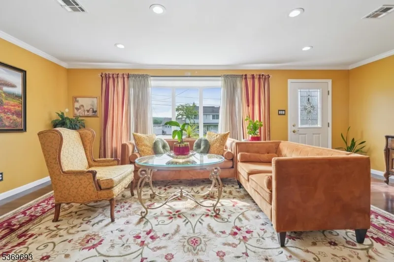 20 Leonard Ter Wayne, NJ 07470