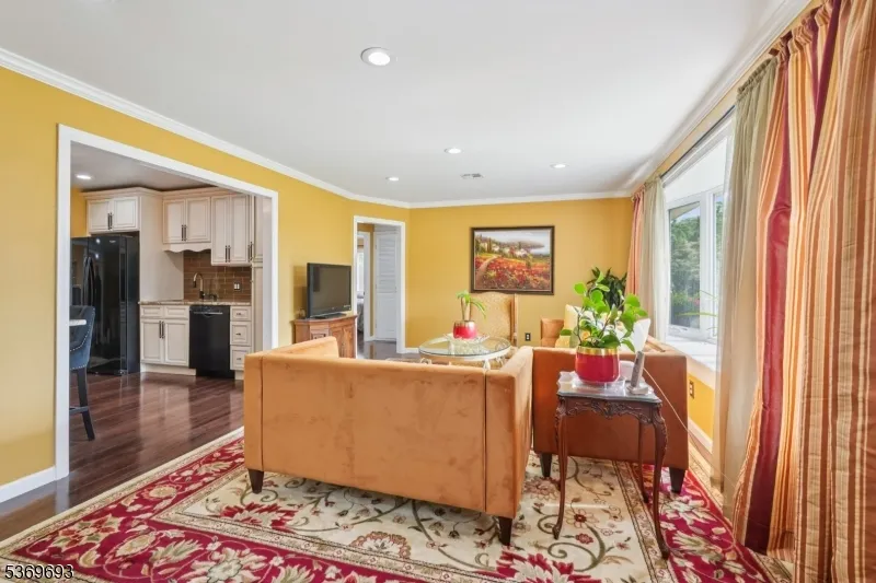 20 Leonard Ter Wayne, NJ 07470