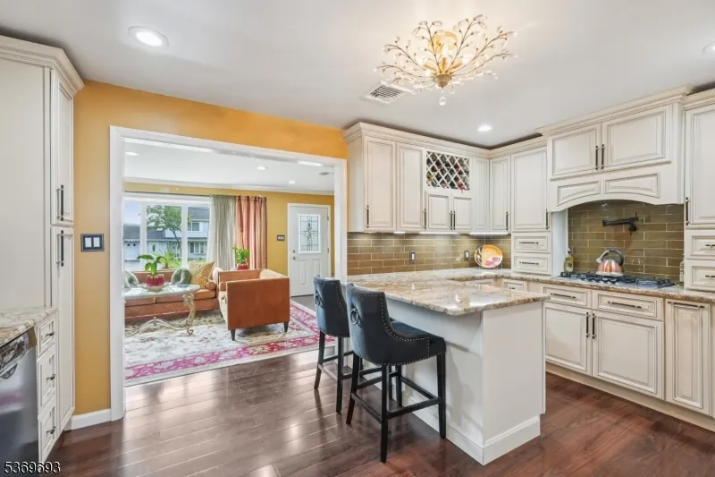 20 Leonard Ter Wayne, NJ 07470