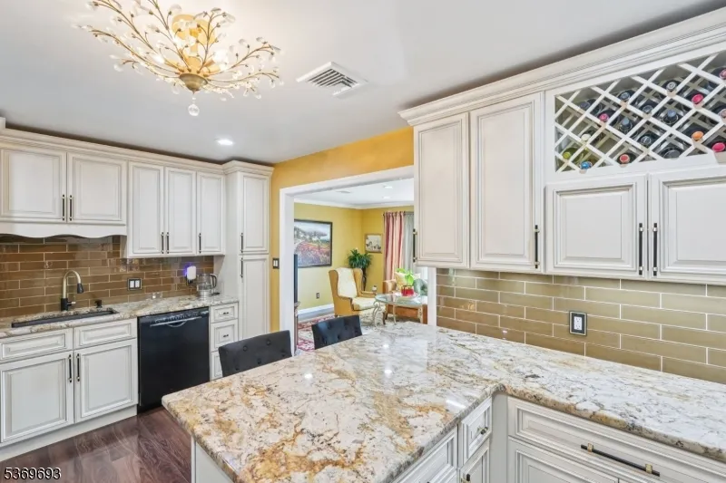 20 Leonard Ter Wayne, NJ 07470