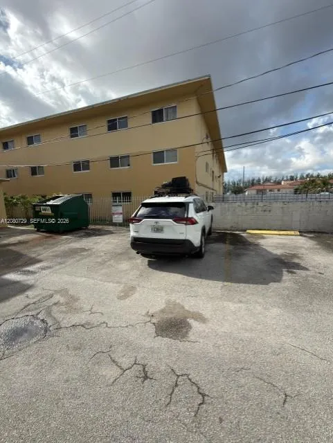 380 E 35th St #9 Hialeah, FL 33013