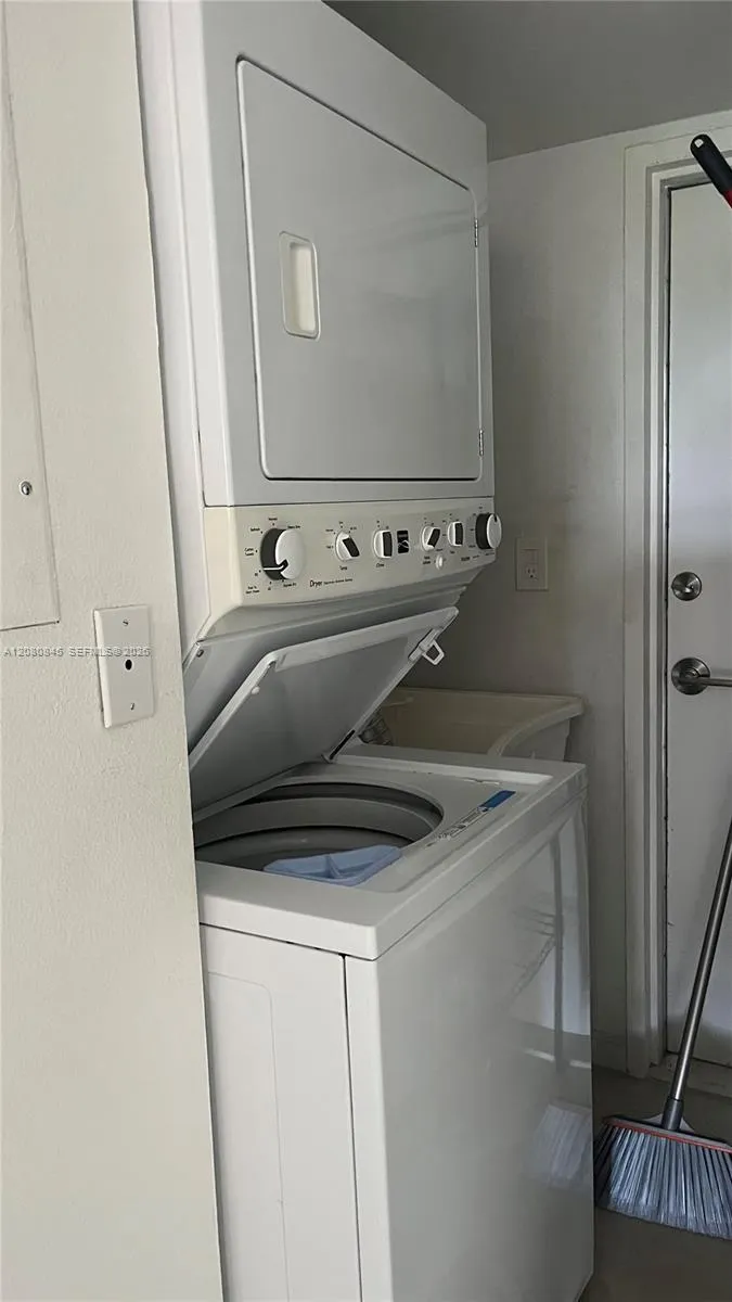 2751 S Ocean Dr #406S Hollywood, FL 33019