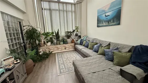 15525 Miami Lakeway N #206