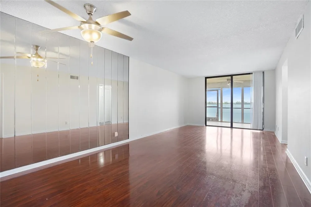 109 Lake Emerald Drive #110 Oakland Park, FL 33309