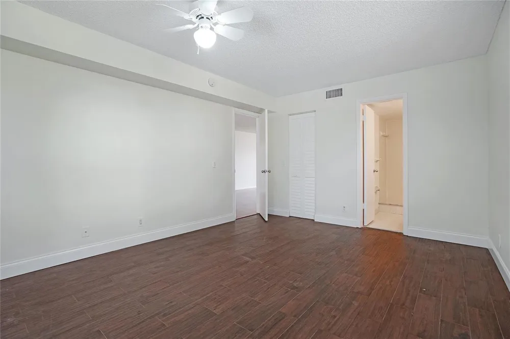 109 Lake Emerald Drive #110 Oakland Park, FL 33309