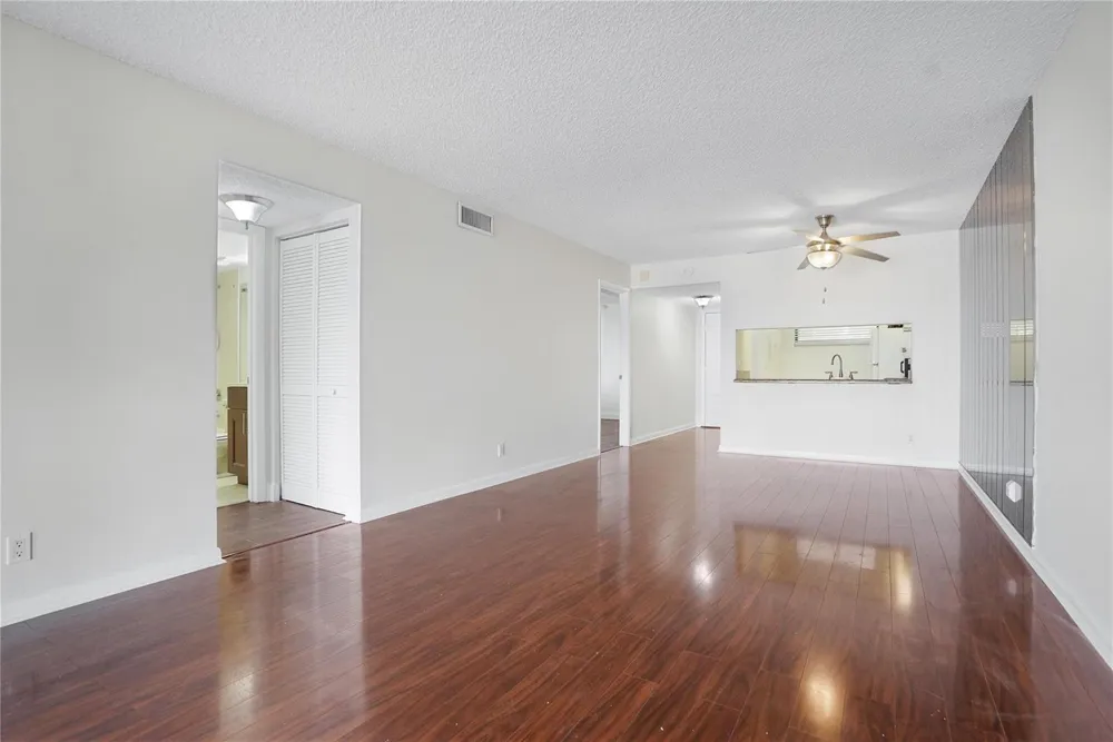 109 Lake Emerald Drive #110 Oakland Park, FL 33309