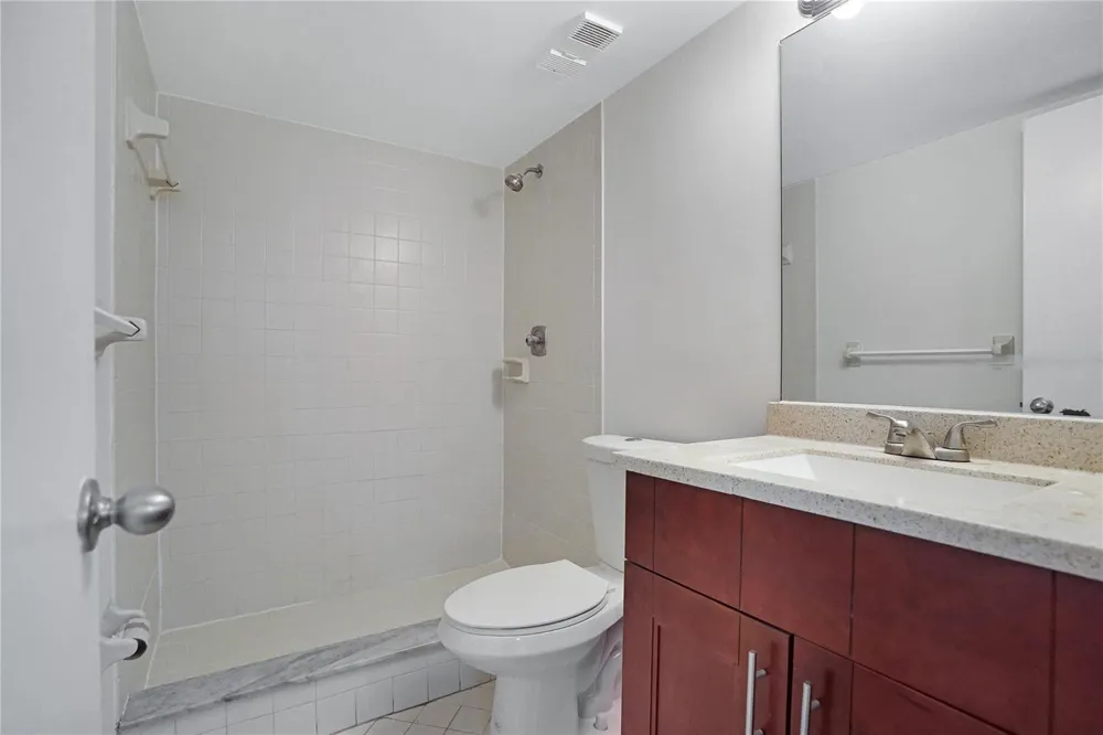 109 Lake Emerald Drive #110 Oakland Park, FL 33309