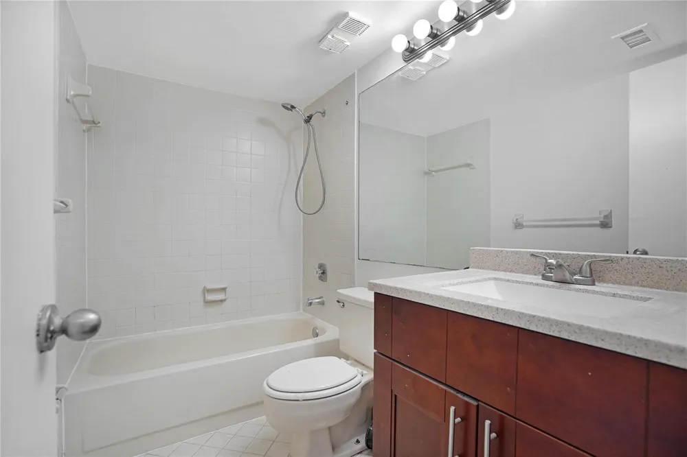 109 Lake Emerald Drive #110 Oakland Park, FL 33309