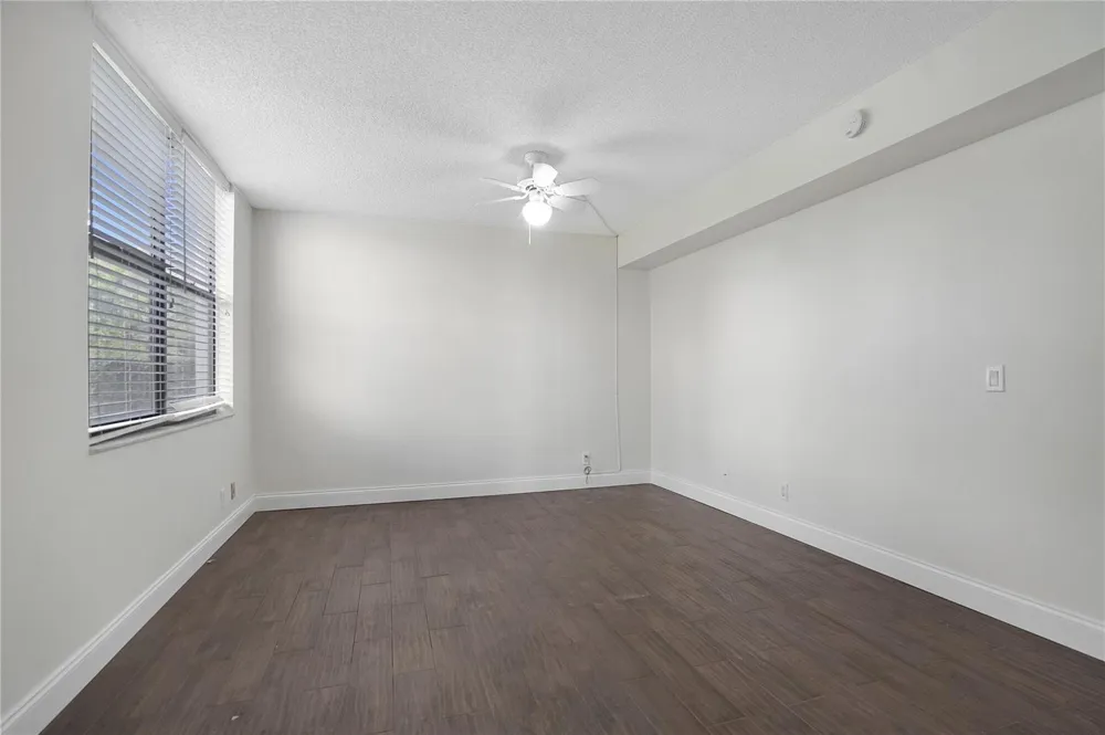 109 Lake Emerald Drive #110 Oakland Park, FL 33309
