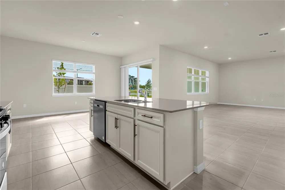 10411 PARK ESTATES AVENUE Orlando, FL 32836