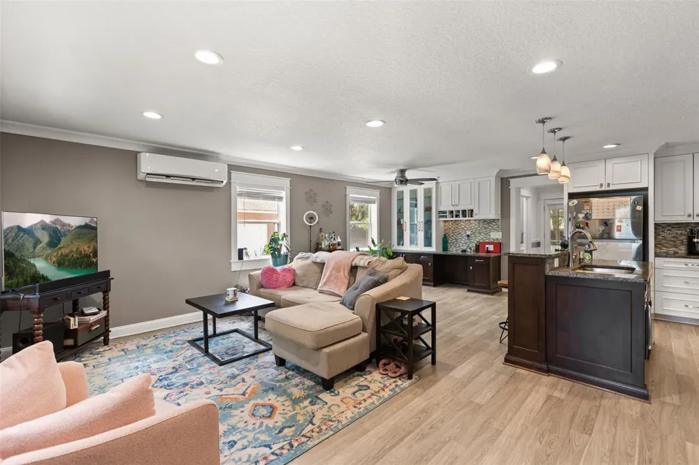 2120 MURDOCK BOULEVARD Orlando, FL 32817