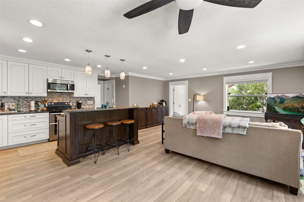 2120 MURDOCK BOULEVARD Orlando, FL 32817