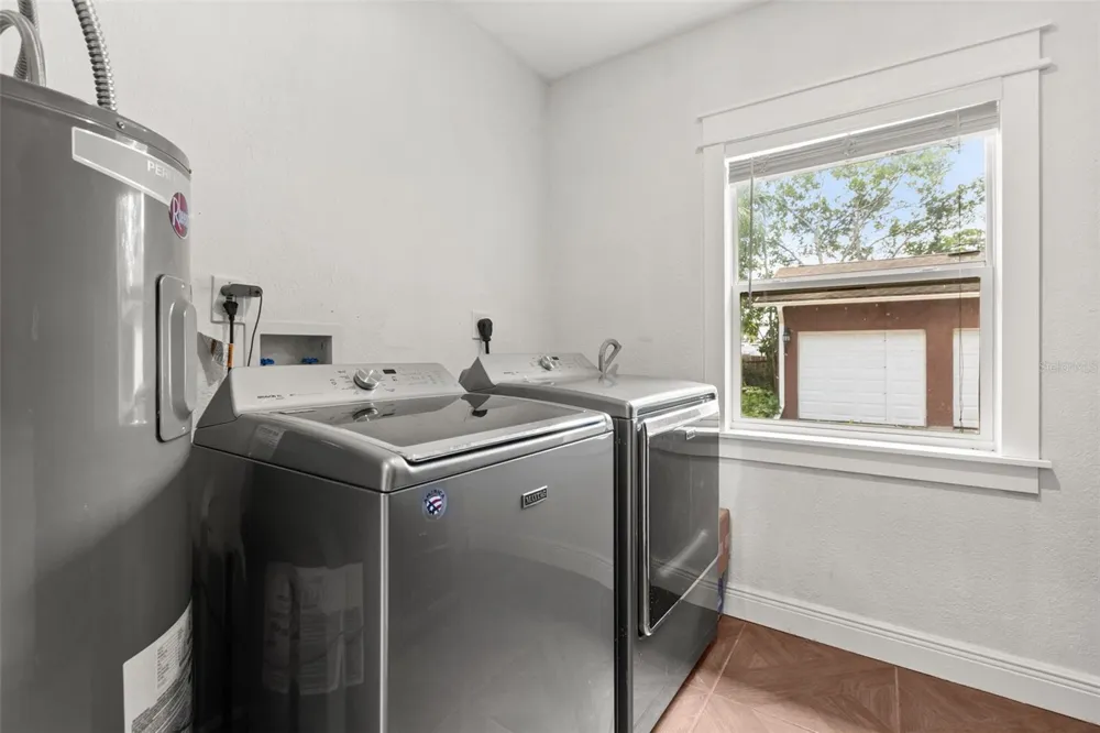 2120 MURDOCK BOULEVARD Orlando, FL 32817