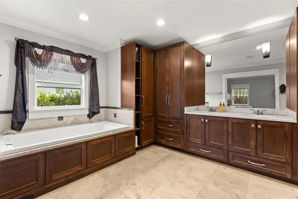 2120 MURDOCK BOULEVARD Orlando, FL 32817