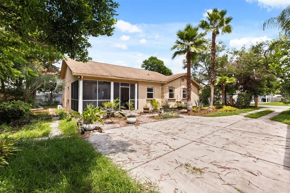 2120 MURDOCK BOULEVARD Orlando, FL 32817