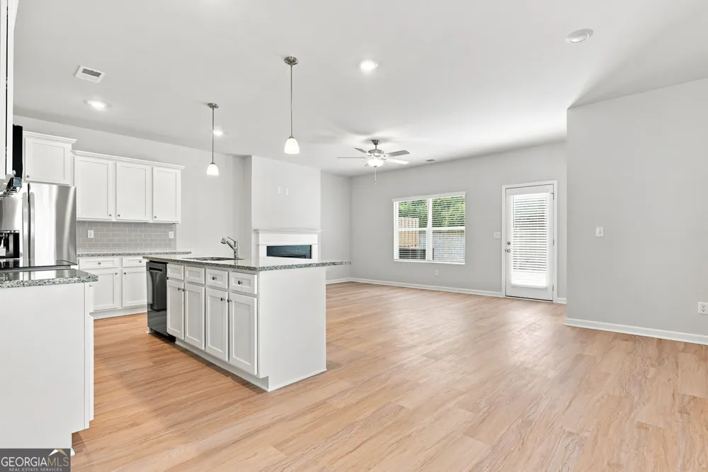 387 Lanier CIR Woodstock, GA 30189