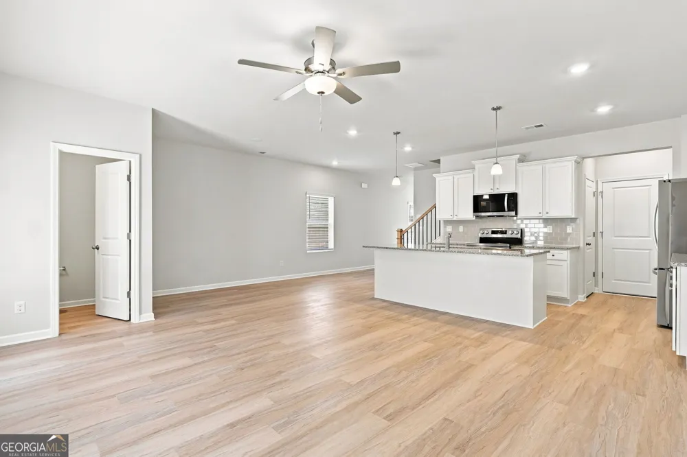 387 Lanier CIR Woodstock, GA 30189